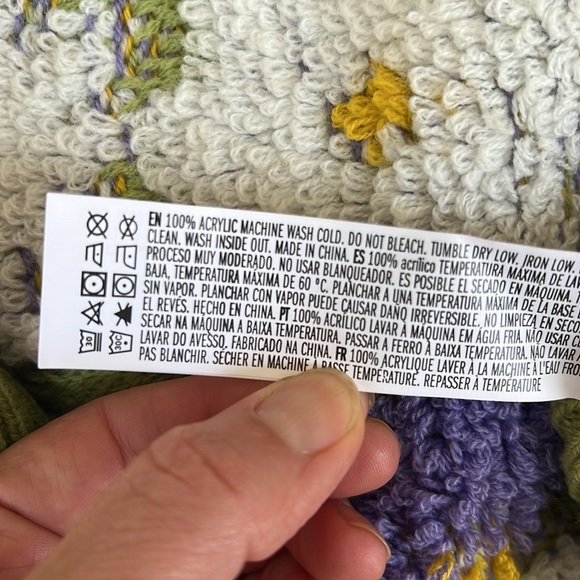 Forever 21 Plus 2x Floral Sweater - Picture 5 of 5